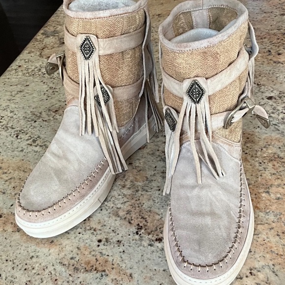 Free People Karma Of Charms Cali Mocc Boot Uluru Old Yuta Natural Suede - Picture 5 of 13